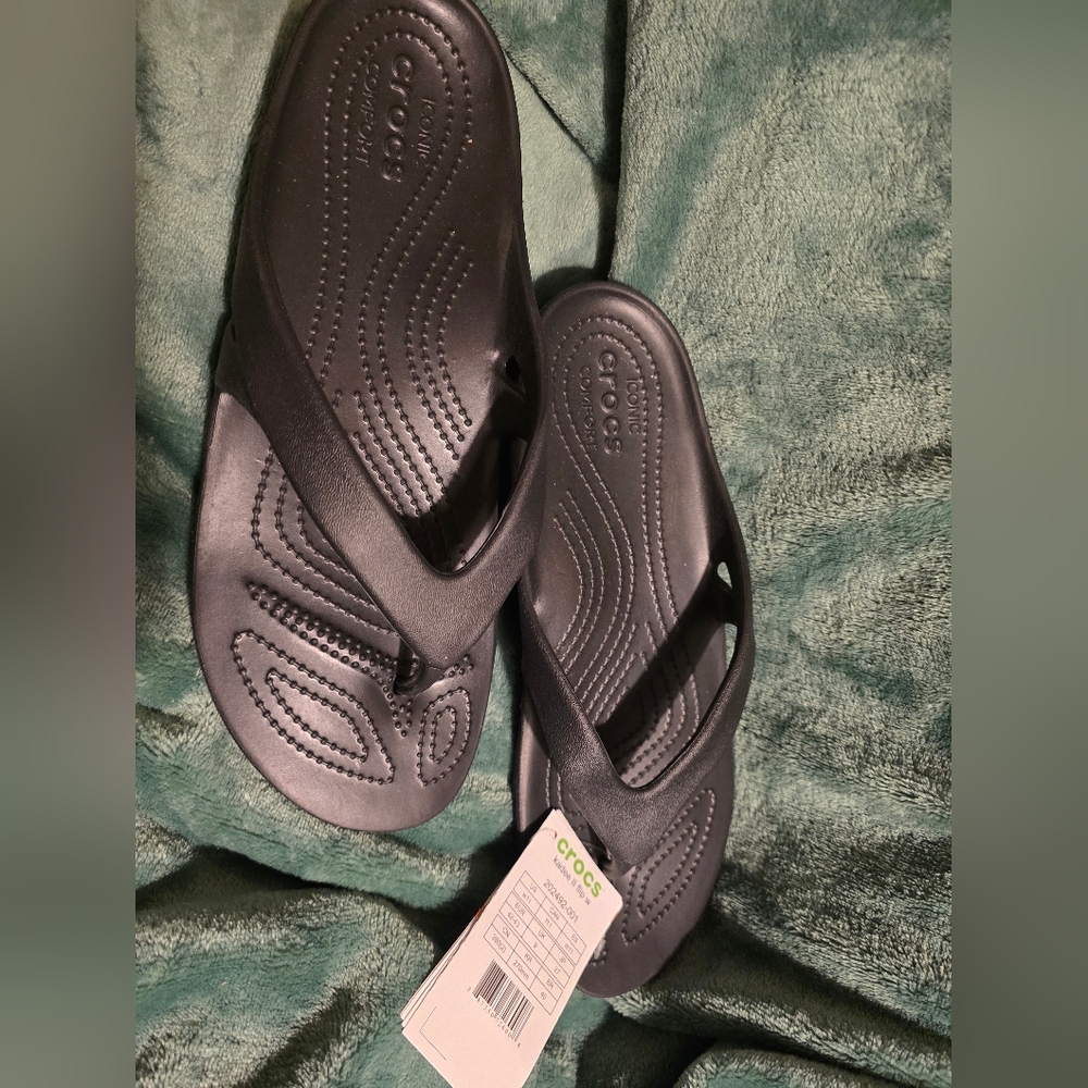 Crocs Black Flip Flops - Picture 1 of 3